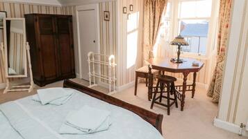 4 bedrooms, individually decorated, individually furnished, free WiFi