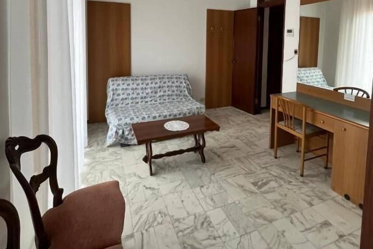 In-room safe, iron/ironing board, free WiFi