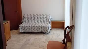 Suite Superior, balcone, vista mare parziale | Una cassaforte in camera, ferro/asse da stiro, Wi-Fi gratuito, lenzuola