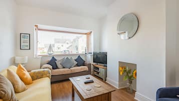 Cottage | Living room | TV, video-game console