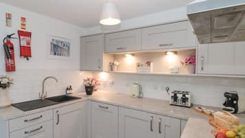 Cottage | Private kitchen | Microwave, stovetop, dishwasher, highchair