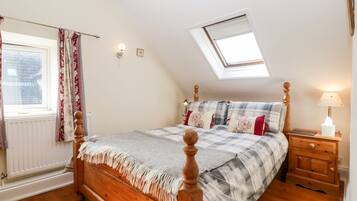 Cottage | 2 bedrooms, individually decorated, individually furnished, free WiFi