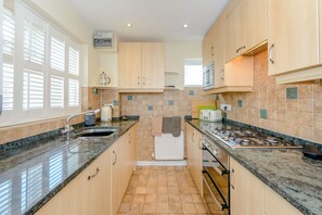 Casa de campo | Cocina privada | Lavavajillas y utensilios de cocina