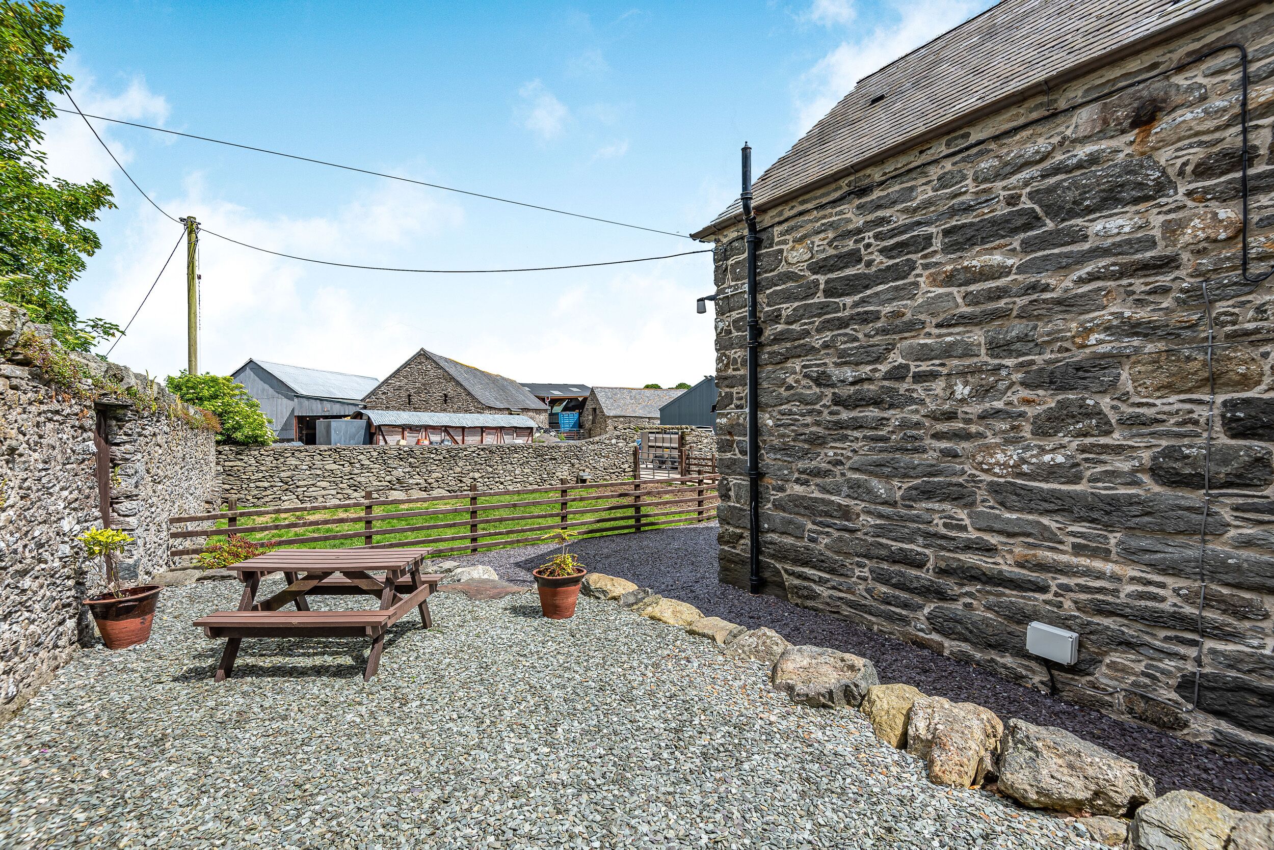 المنشأة من الداخل