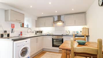 Cottage | Private kitchen | Cookware/dishes/utensils