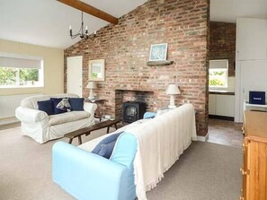 Living area - Compass Cottage (Saundersfoot)