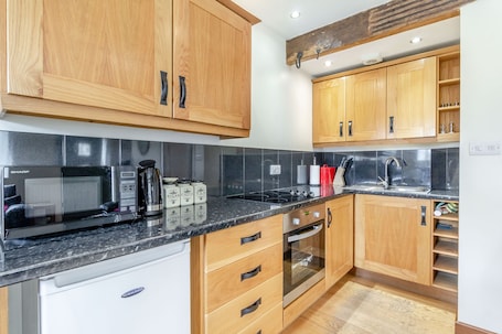 Casa de campo | Cozinha privada | Geladeira, chaleira elétrica, torradeira, cadeirão de bebê