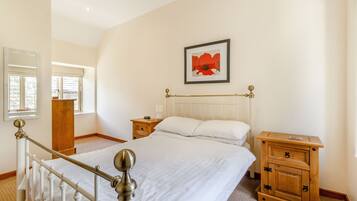 Cottage | 2 bedrooms, individually decorated, individually furnished, free WiFi