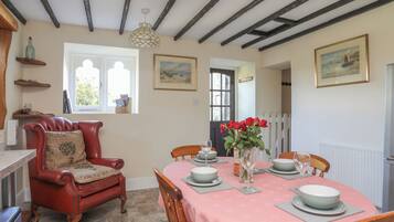 Cottage | Dining