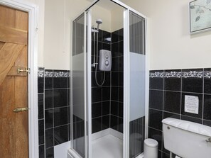 Cottage | Bathroom | Shower, hair dryer