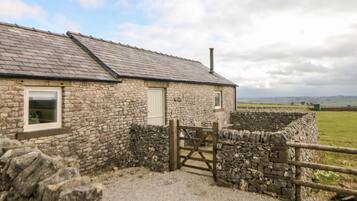 Cottage | Property grounds