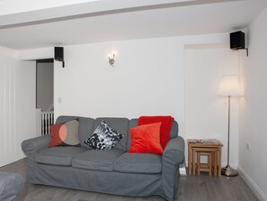 村舍 | 起居区 | 电视、DVD 播放器