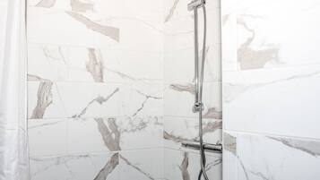 Feriehus | Badeværelse | Bruser