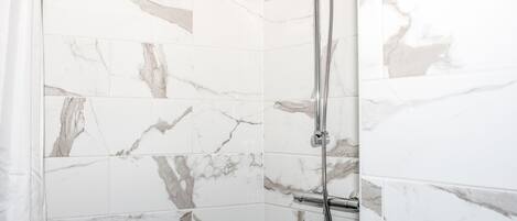 ChaumiĂšre | Salle de bain | Douche