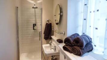 Cottage | Bilik Mandi | Pancuran mandi