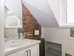 Cottage | Bathroom