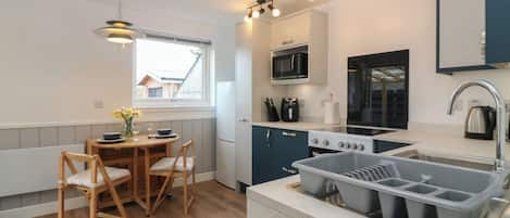 Cottage | Private kitchen | Microwave, stovetop, cookware/dishes/utensils