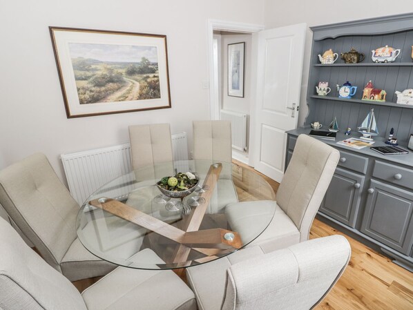Cottage | Interior - Coastwatch Cottage (Scarborough)