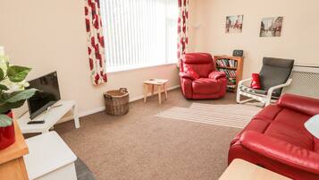 Cottage | Living area | TV