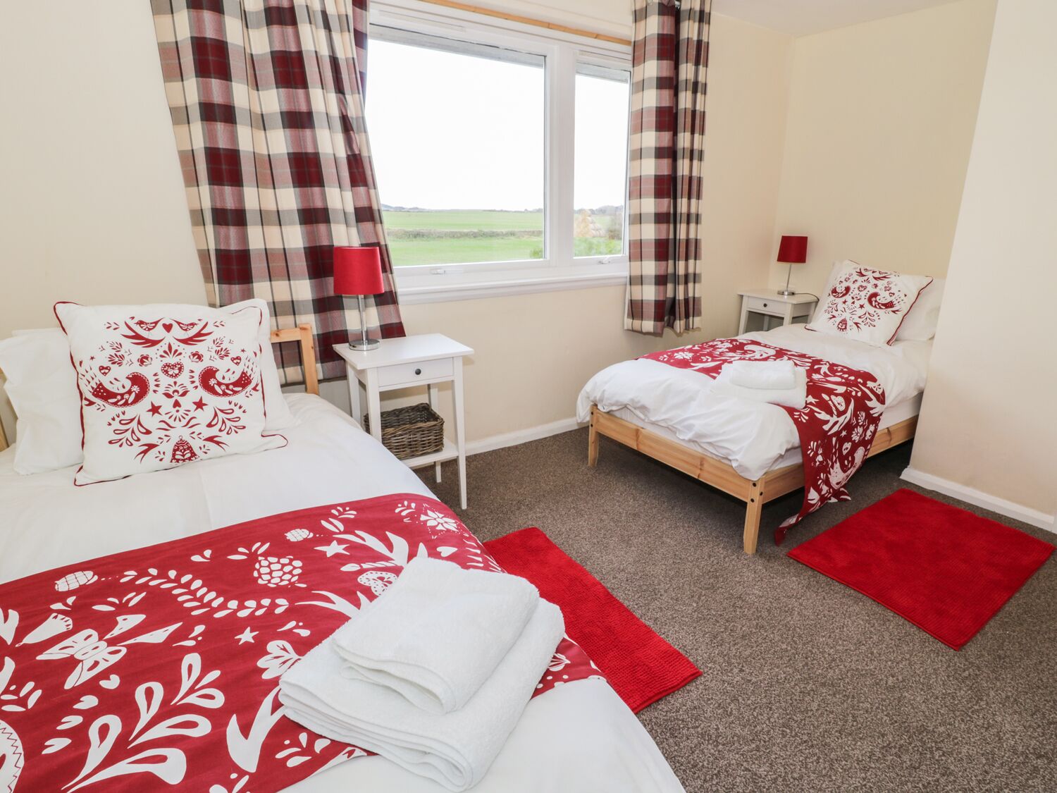 Cottage | 2 bedrooms, individually decorated, individually furnished, free WiFi