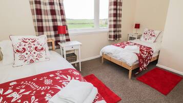 Cottage | 2 bedrooms, individually decorated, individually furnished, free WiFi