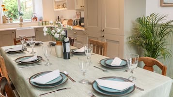 Cottage | Dining