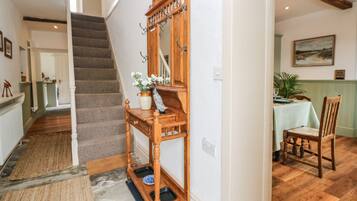 Cottage | Bếp riêng | Máy rửa bát, ghế cao cho trẻ em, dụng cụ nấu nướng/bát dĩa/dao nĩa