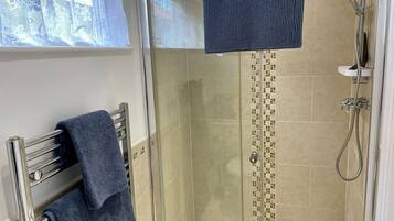 Cottage | Badkamer | Een douche