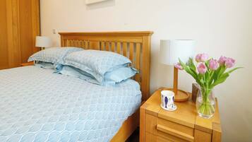 Cottage | 2 bedrooms, individually decorated, individually furnished, free WiFi