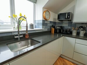 Cottage | Private kitchen | Stovetop, dishwasher, highchair, cookware/dishes/utensils