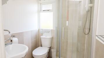 Cottage | Kamar mandi | Shower dan pengering rambut