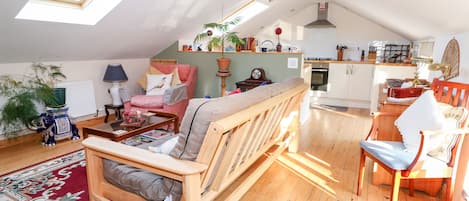 Cottage | Salle de séjour | Télévision, lecteur de DVD