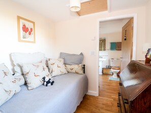 コテージ | リビ ングルーム | テレビ、DVD プレーヤー