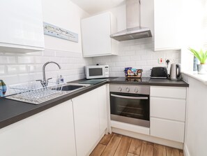 Cottage | Bếp riêng | Dụng cụ nấu nướng/bát dĩa/dao nĩa