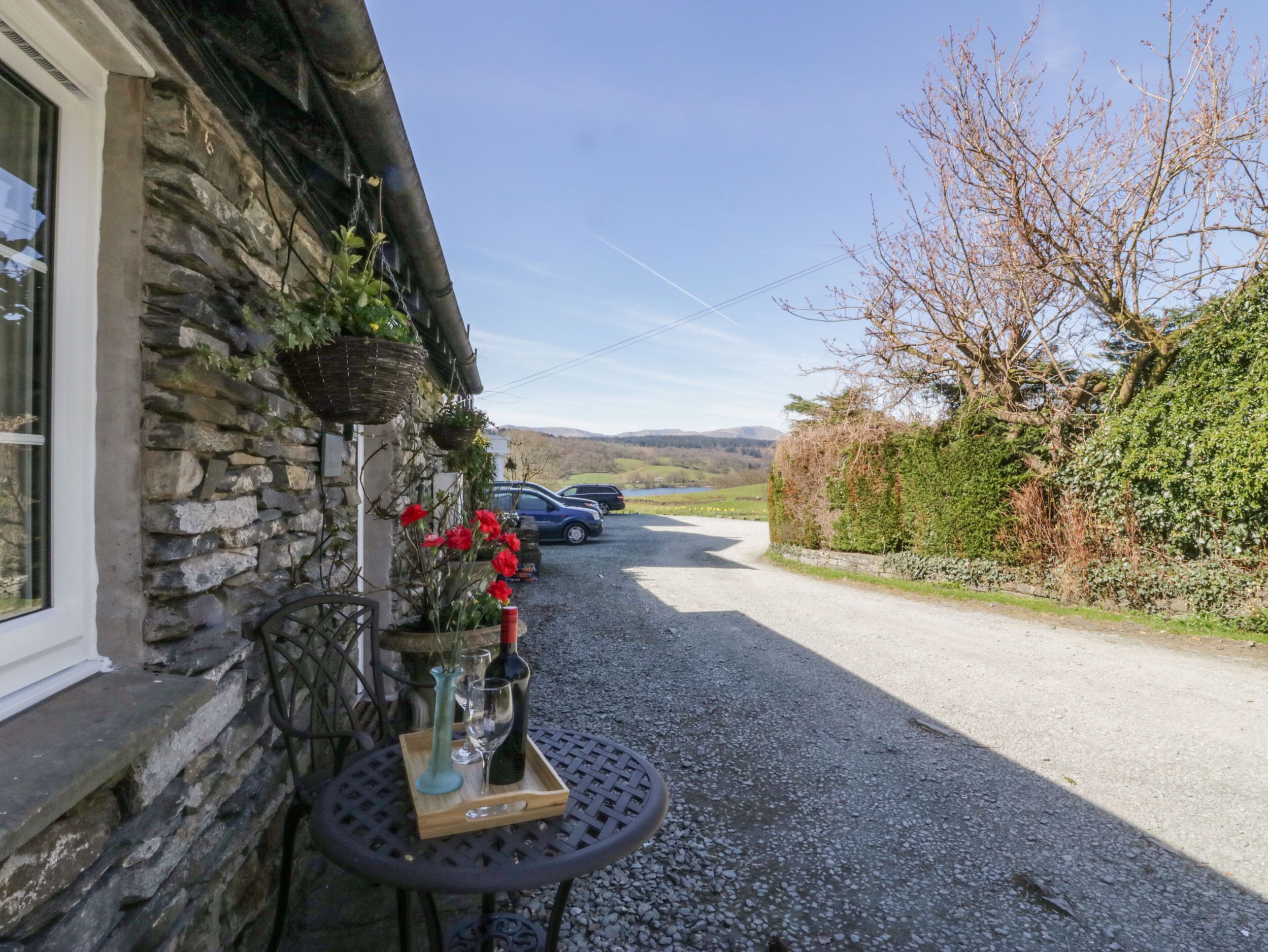 المنطقة المحيطة بالمنشأة