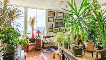 Cottage | Interior