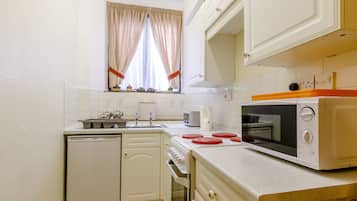 Casa de campo | Cocina privada | Refrigerador, microondas, parrilla de estufa y utensilios de cocina