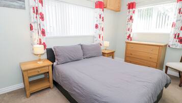 Cottage | 2 bedrooms, individually decorated, individually furnished, free WiFi