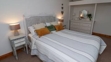 Cottage | 3 bedrooms, individually decorated, individually furnished, free WiFi