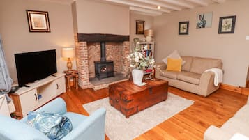 Cottage | Living area | TV