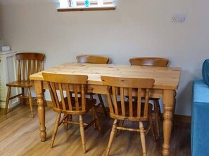 Cottage | Interior - Lakefield Apartment (Inverness)