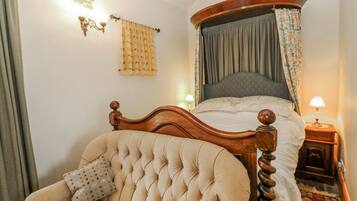 1 kamar tidur dan didekorasi berbeda-beda