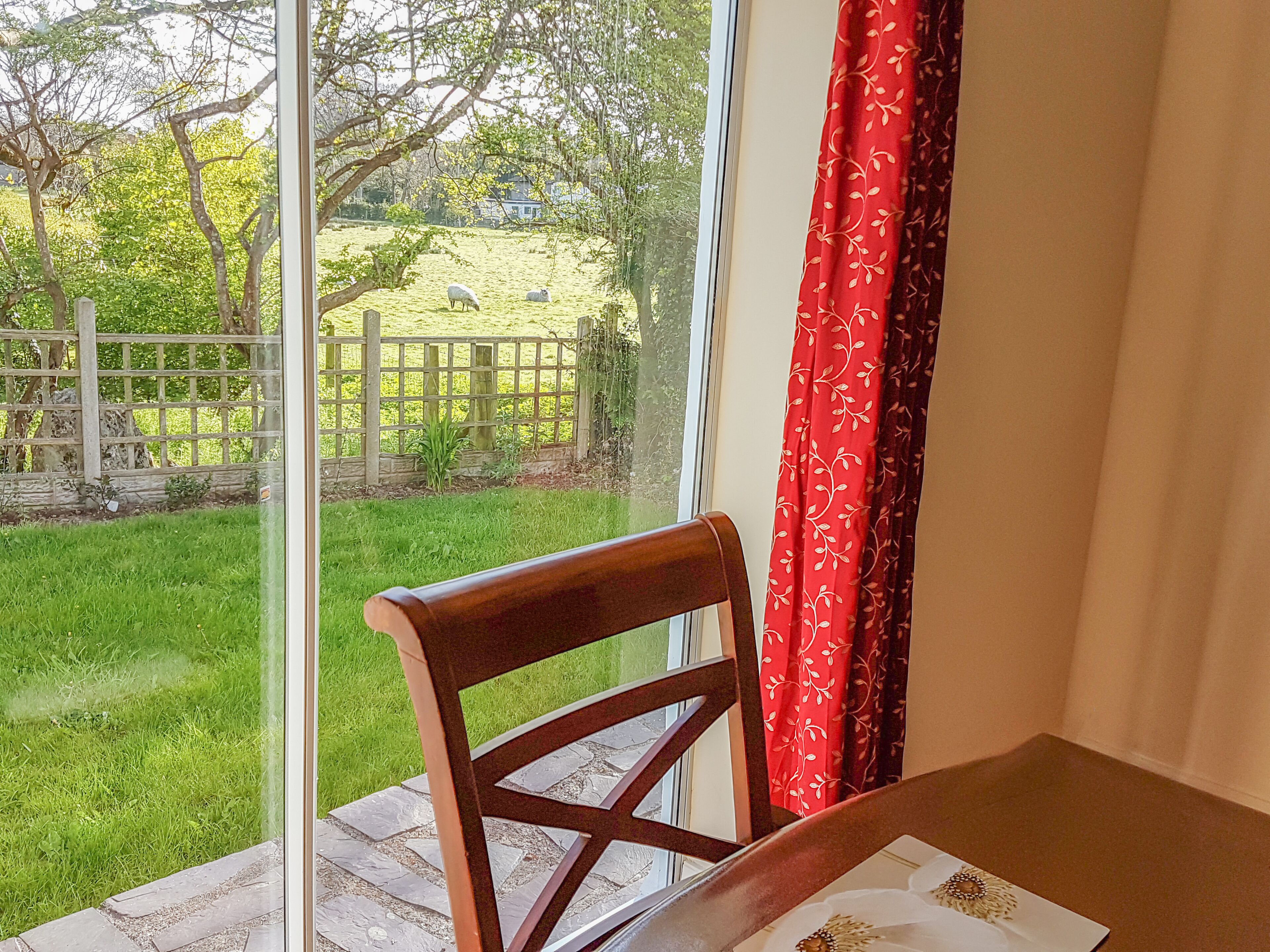 Cottage | 4 bedrooms, individually decorated, individually furnished, free WiFi