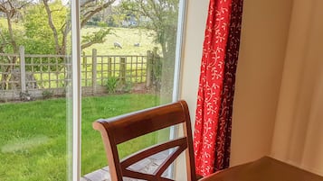 Cottage | 4 bedrooms, individually decorated, individually furnished, free WiFi