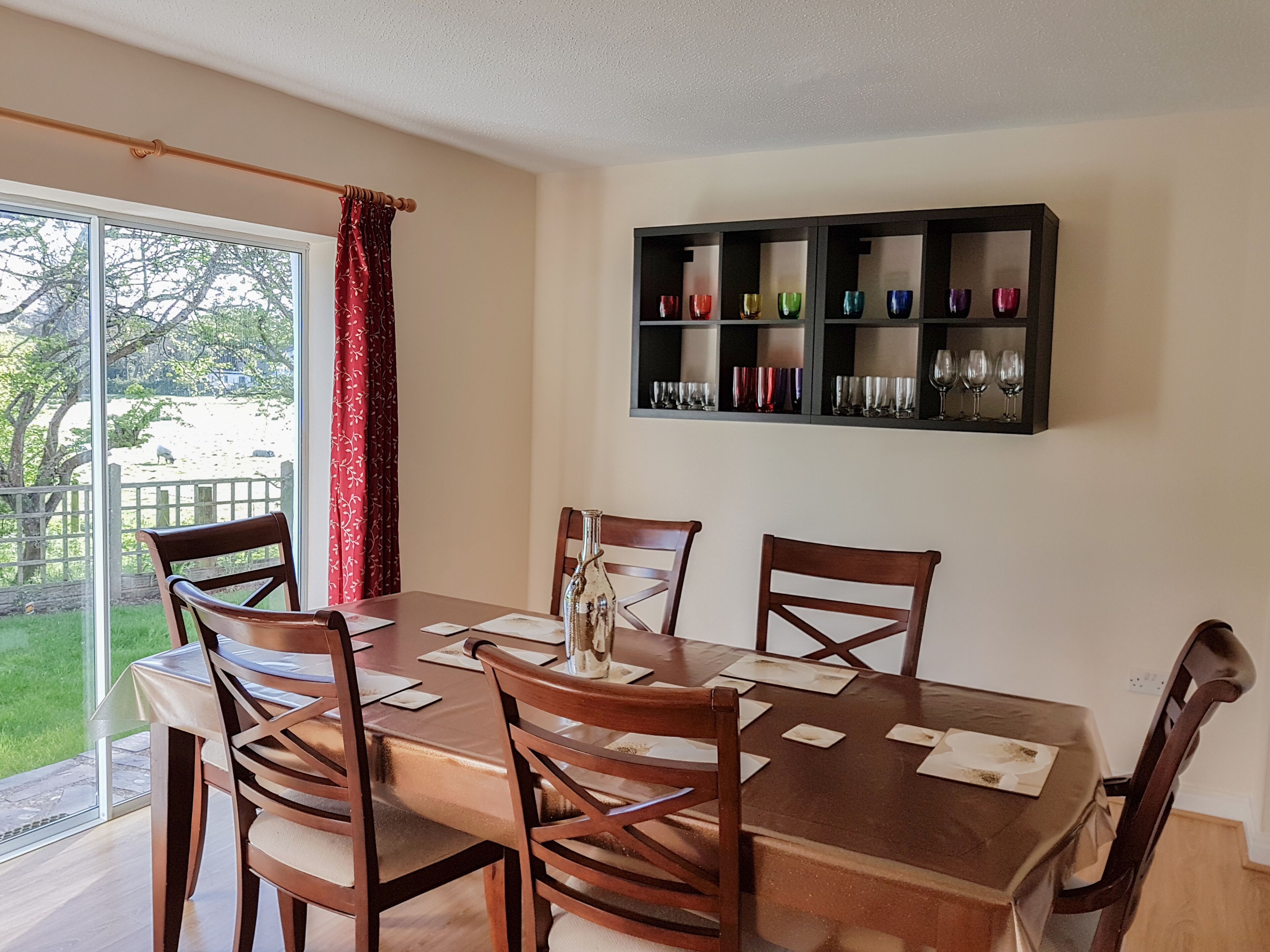 Cottage | Private kitchen | Dishwasher, high chair, cookware/dishes/utensils
