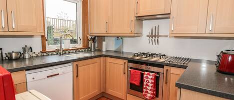 Casa de campo | Cozinha privada | Micro-ondas, cooktop, lava-louças, cadeirão de bebê