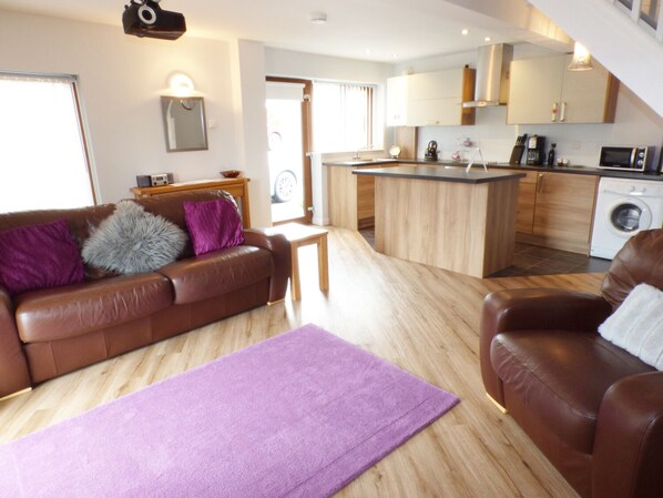 Cottage | Woonkamer | Een televisie