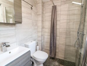 Family Cottage, Private Bathroom | Bathroom