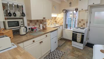 Casa de campo | Cocina privada | Frigorífico, microondas, placa de cocina y tostadora