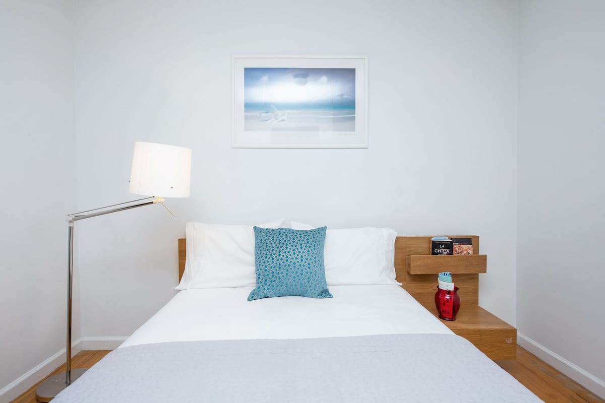 Basic Room, 1 Queen Bed, Non Smoking, Shared Bathroom | Iron/ironing board, free WiFi, bed sheets